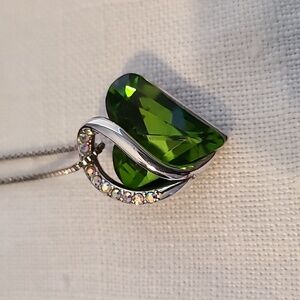 Elegant Green Heart Pendant Necklace